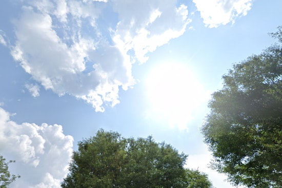 Boston Experiences Mixed Weather This Weekend with Foggy Mornings, Sunny Breaks, and Light Showers