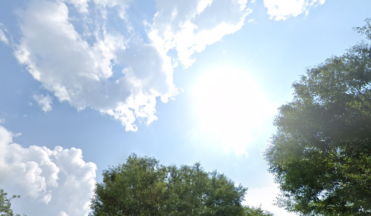 Boston Experiences Mixed Weather This Weekend with Foggy Mornings, Sunny Breaks, and Light Showers