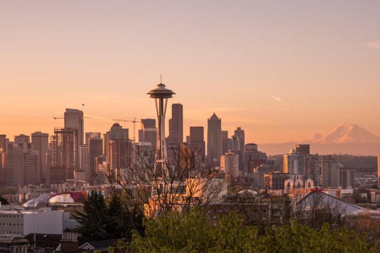 Brisk Winds and Showers Expected in Seattle with Chances of Sunshine