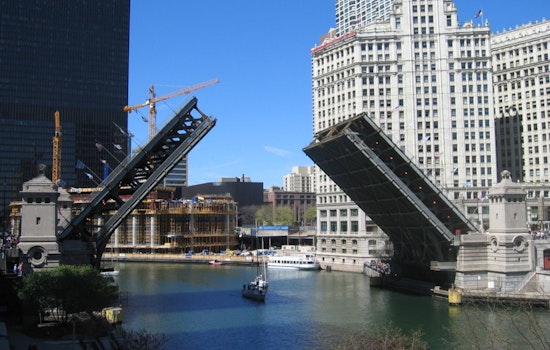 Chicago's Bridge Lift Tradition Resumes, A Dance of Urban and Maritime Harmony