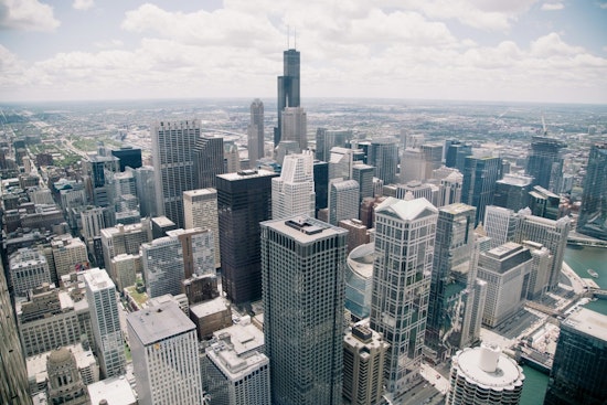 Chicago Welcomes Week Ahead with Mild Temperatures and Gentle Breezes