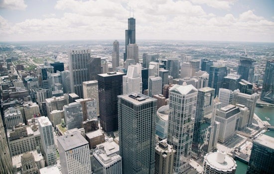 Chicago Welcomes Week Ahead with Mild Temperatures and Gentle Breezes