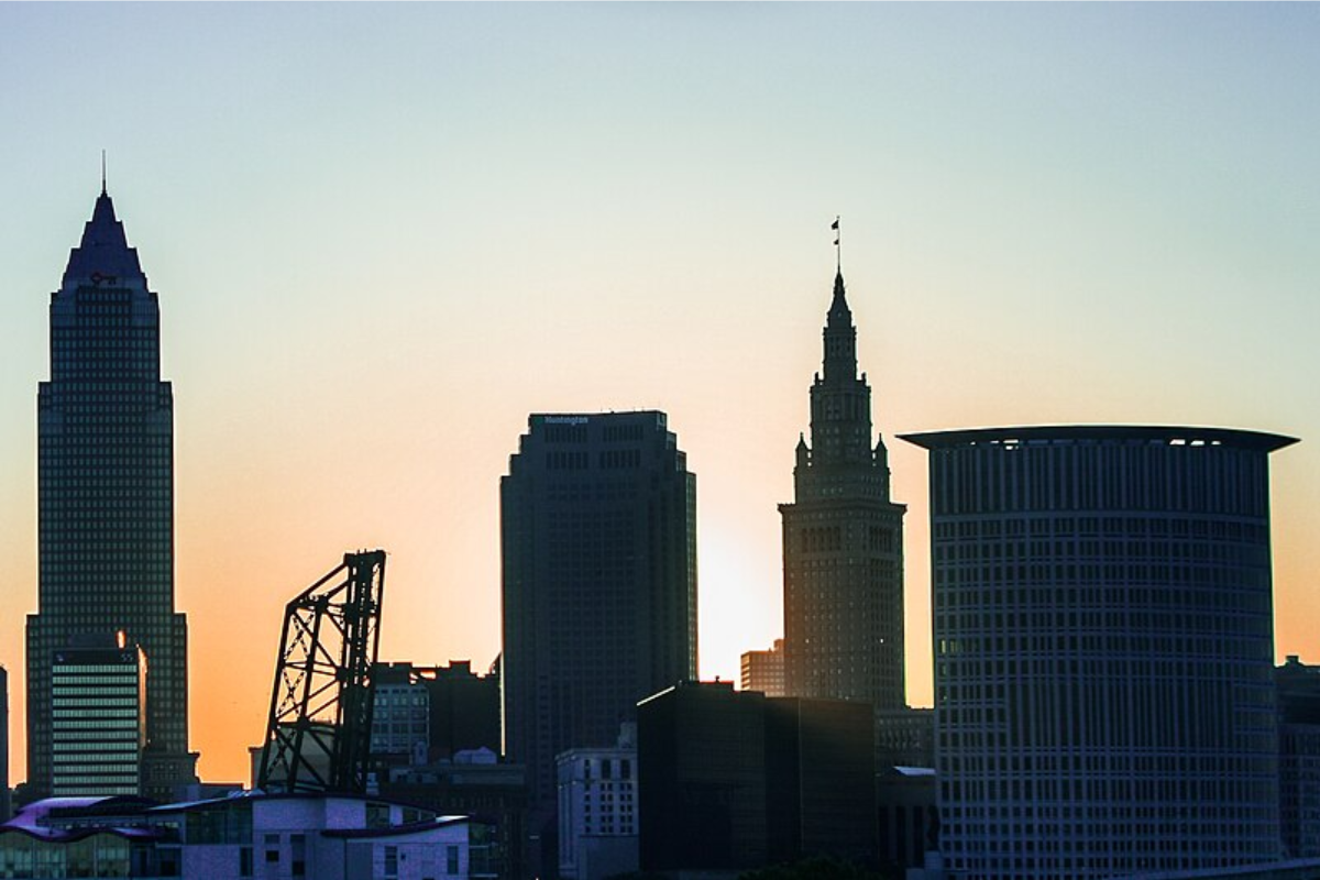 Cleveland Basks in Unseasonably Warm Temperatures as High-Pressure