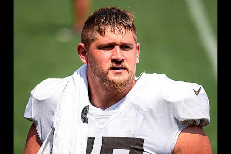 Cleveland Browns Adjust Roster as Guard Wyatt Teller Moves to Injured Reserve Ahead of Raiders Clash