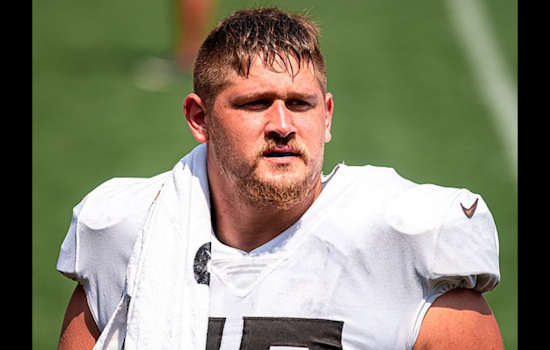 Cleveland Browns Adjust Roster as Guard Wyatt Teller Moves to Injured Reserve Ahead of Raiders Clash