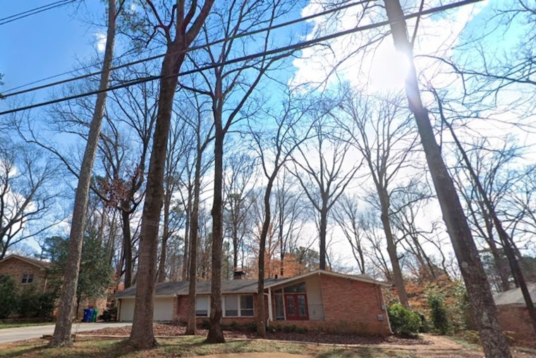Decatur Residents Alerted to Woodleaf Lane Closure on October 4 for Film Production