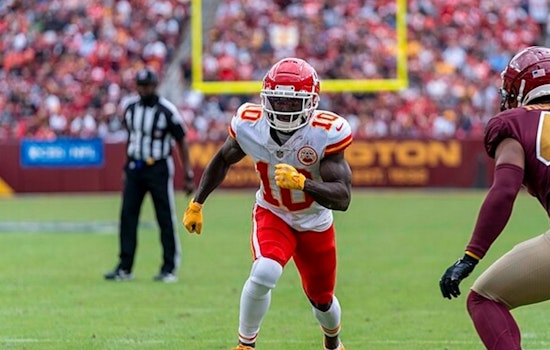 Dolphins Star Tyreek Hill in Tense Police Encounter as Bodycam Footage Reveals Confrontation Before Jaguars Game