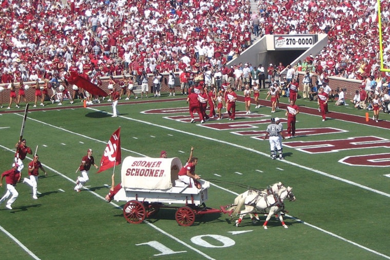 Dual-Threat Quarterback Jackson Arnold Leads No. 15 Oklahoma to Victory Over Tulane 34-19