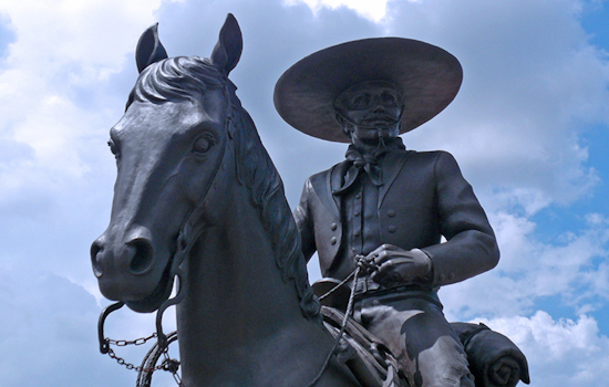Fort Worth Honors Mexican Cowboy Heritage with 'Vaquero de Fort Worth' Statue at City's Cultural Crossroads