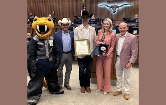 Fort Worth Rides to Victory: Ariat Texas Rattlers Clinch PBR World Championship, Marking City's Sports Breakthrough