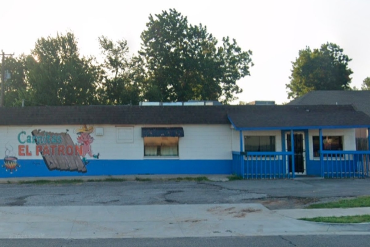 HighSpeed Chase in Oklahoma City Ends with Restaurant Crash, Four