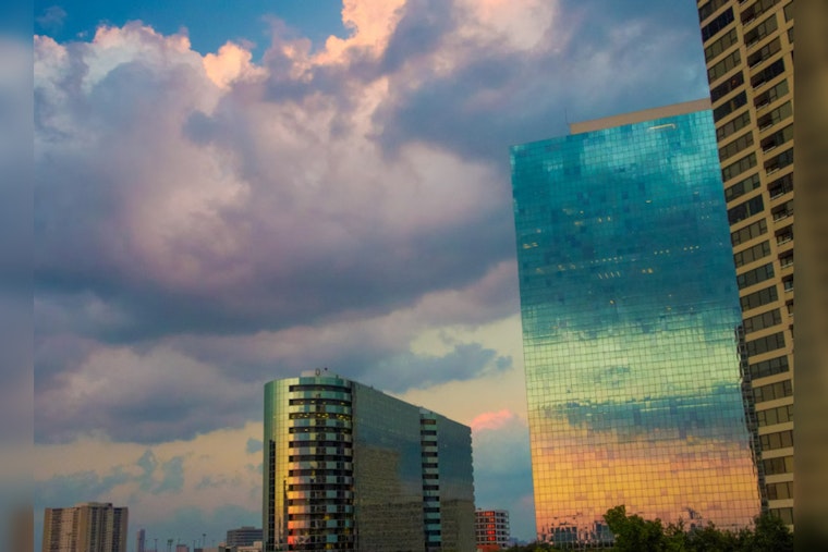 Houston and Galveston Face Uncertain Weather on Labor Day, While Pacific Northwest Braces for Severe Storms