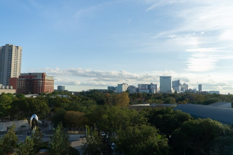 Houston Forecast: Sunny Spells and Thunderstorm Risks Ahead, Heat Index to Hit 103 Degrees