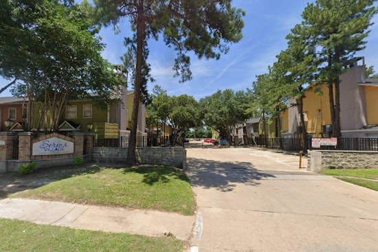 Houston Police Fatally Shoot Armed Man During Early Morning Family Disturbance Call