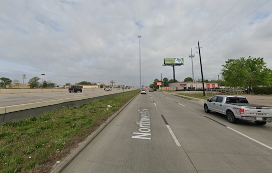 Houston Police Investigate Fatal Late-Night Motorcycle Crash on Northwest Freeway, Search for Hit-and-Run Jeep Driver