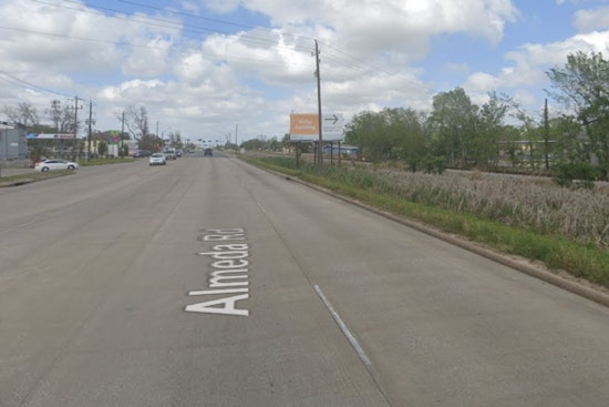Houston Police Investigate Fatal Motorcycle Collision on Almeda Road
