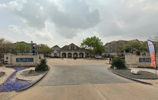 Houston Police Probe Late-Night Shooting Death at West Oaks Plaza Apartment Complex