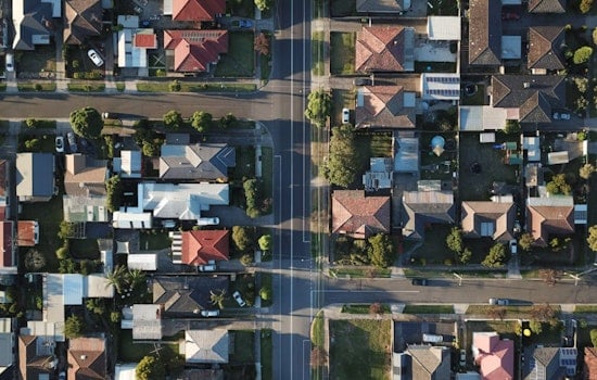 Houston Suburbs Surge in Population While City Growth Plateaus, Fulshear Booms with 25.6% Increase