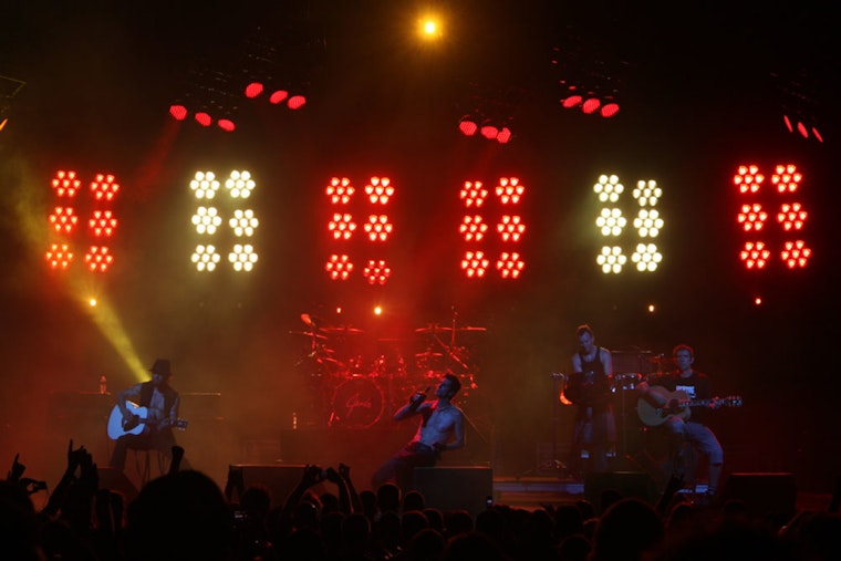 Jane's Addiction Abruptly Ends Reunion Tour After Onstage Clash in Boston, Band Cites Farrell's Mental Health Concerns