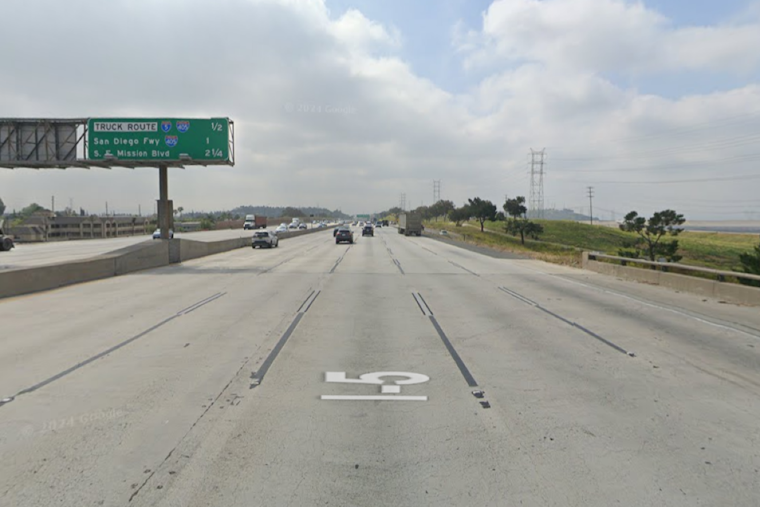 LAFD Quickly Contains Brush Fire Sparked by Big Rig Blaze on 5 Freeway in Sylmar