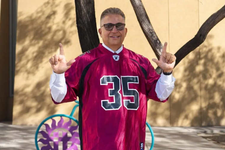 Las Cruces and Albuquerque Mayors Bet Colors on Rio Grande Rivalry Football Game