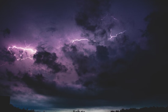 Las Vegas Braces for Weekend Thunderstorms as NWS Issues Outflow Wind Warning South of I-15