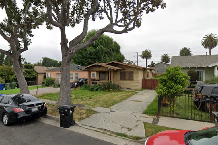 Los Angeles Firefighters Extinguish Structure Fire in Broadway-Manchester Home in Under 15 Minutes