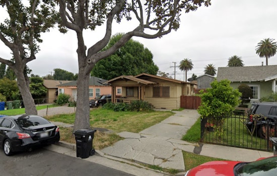 Los Angeles Firefighters Extinguish Structure Fire in Broadway-Manchester Home in Under 15 Minutes