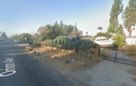 Los Angeles Firefighters Prevent North Hills Home from Igniting Amid Freeway Side Vegetation Fire