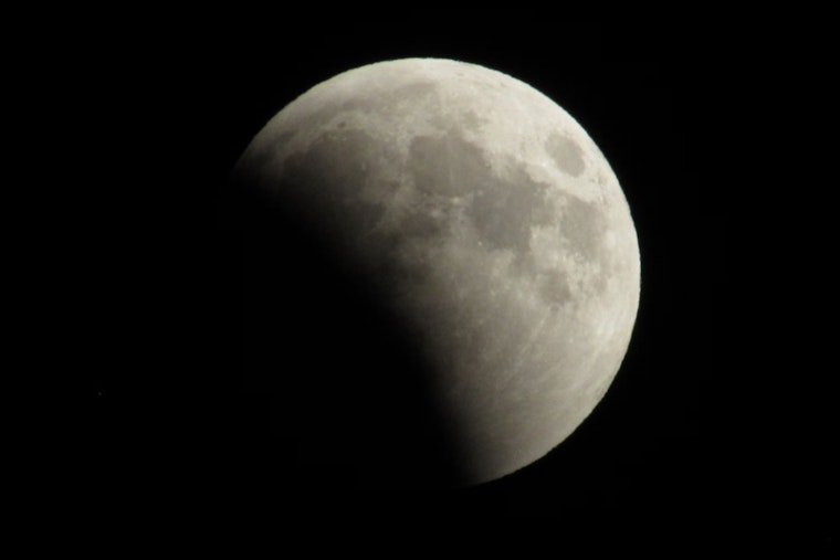 Massachusetts Skies to Dazzle with Partial Lunar Eclipse and Supermoon Tonight