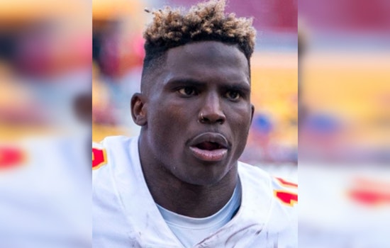 Miami Dolphins' Star Tyreek Hill Detained Before Game Against Jaguars, Cleared to Play