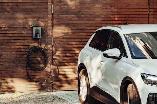 Oak Park to Implement EV Charging Fee in Sustainability Push, Aims for Reduced Emissions by 2050
