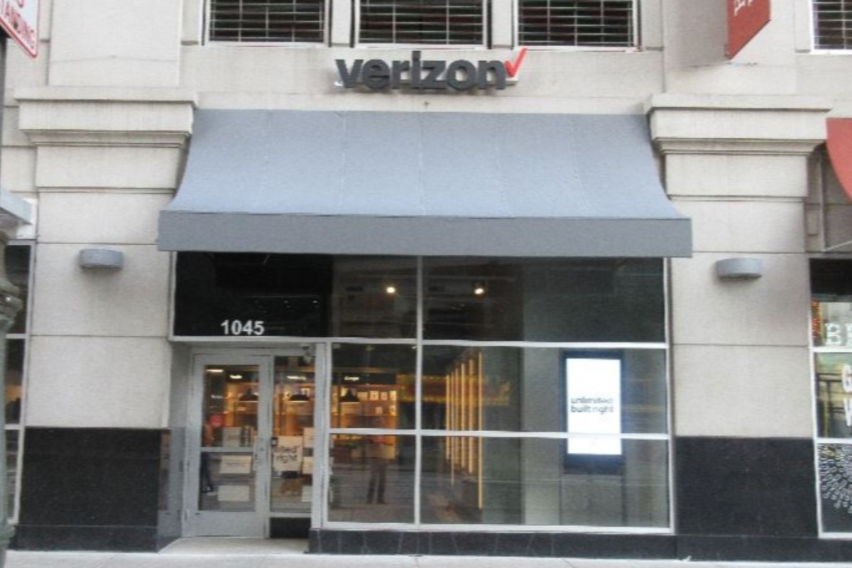 Over 100,000 Verizon Users Hit by Major Service Outage in the U.S.,