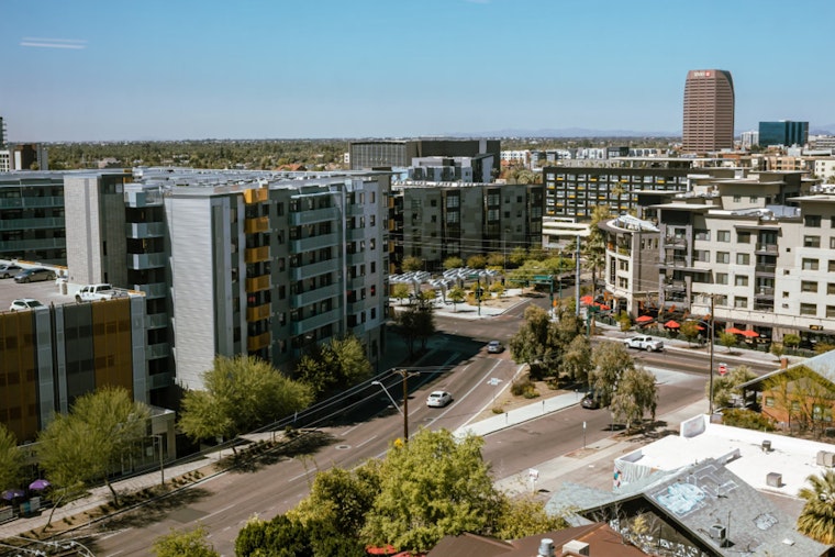 Phoenix Apartment Market Balances High Vacancy with Investment Optimism Amid Economic Uncertainties