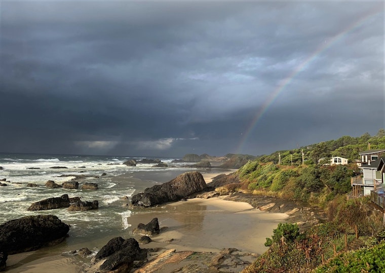 Portland Residents Brace for Mixed Bag of Showers and Sunbreaks, Foggy Nights Ahead