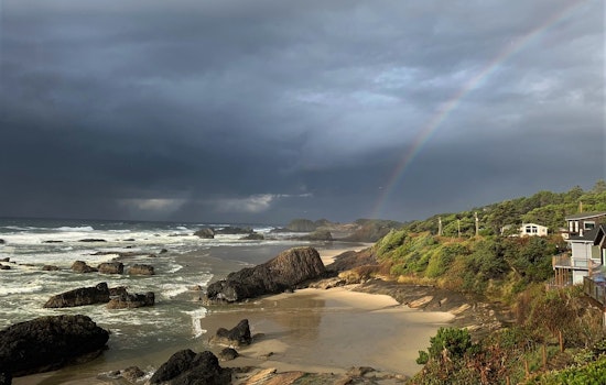 Portland Residents Brace for Mixed Bag of Showers and Sunbreaks, Foggy Nights Ahead
