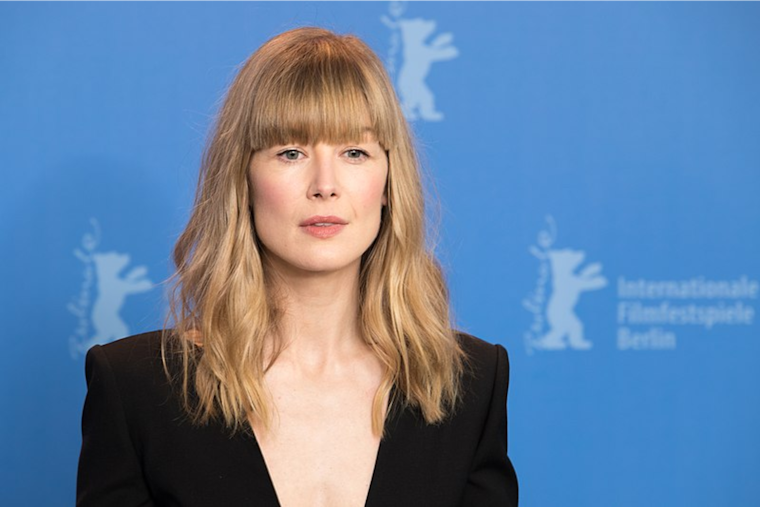 Rosamund Pike to Star in Netflix's Silicon Valley Thriller "Thumblite," Scott Z. Burns at the Helm