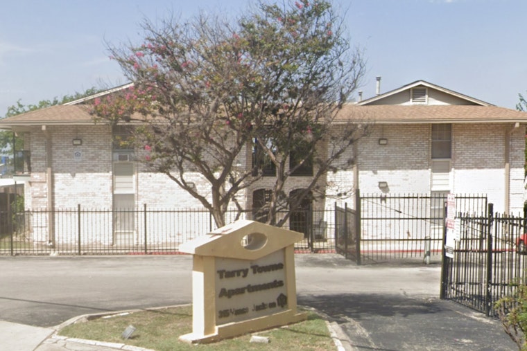 San Antonio's Tarry Towne Apartments Engulfed in Flames, SAFD Responds Vigorously with No Injuries Reported