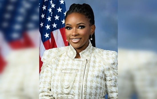 "SNL" Kicks Off 50th Season with Skit Featuring Rep. Jasmine Crockett, Texas Congresswoman Embraces Parody on Comedy Stage