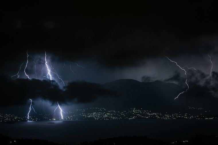 St. Louis Braces for Showers and Thunderstorms with Rising Wind Speeds Ahead