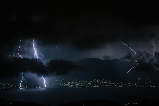St. Louis Braces for Showers and Thunderstorms with Rising Wind Speeds Ahead