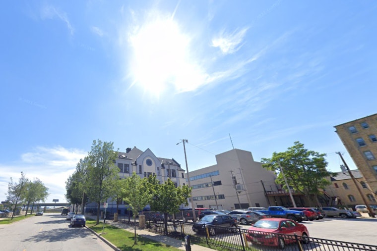 Sunny Skies Today in Milwaukee Before Weekend Thunderstorms Roll In