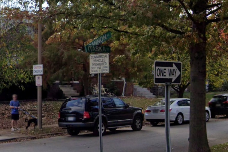 Teenager Robbed at Gunpoint in Broad Daylight in Itaska, St. Louis Police Seek Leads