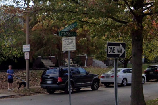 Teenager Robbed at Gunpoint in Broad Daylight in Itaska, St. Louis Police Seek Leads