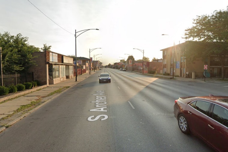 Thieves Smash and Grab ATM from Business in Chicago's Brighton Park