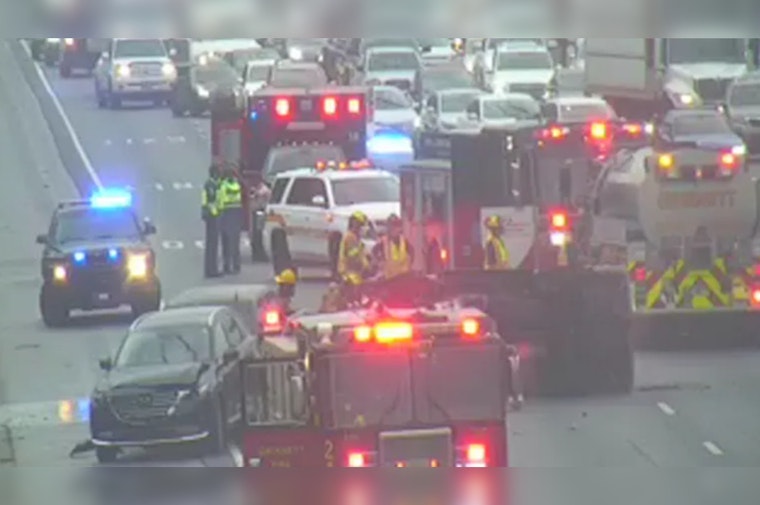 Traffic Halted on I-85 South Near Suwanee Following Vehicle Rollover and Fire