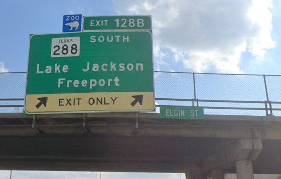 18-Wheeler Crashes Stall Traffic on Southwest Freeway and I-69 in Houston