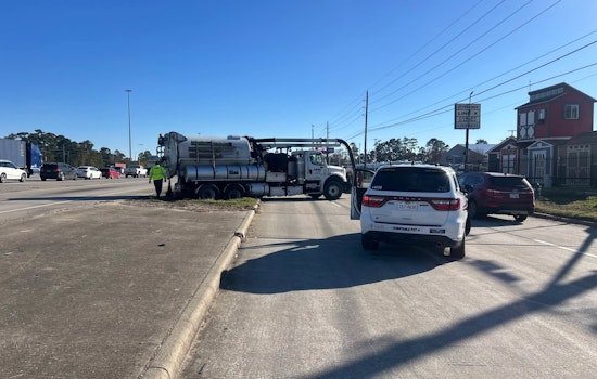 18-Wheeler Lodged in Ditch Causes Traffic Delays on I-45 in North Harris County