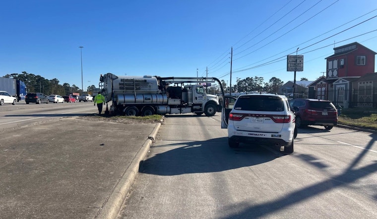 18-Wheeler Lodged in Ditch Causes Traffic Delays on I-45 in North Harris County