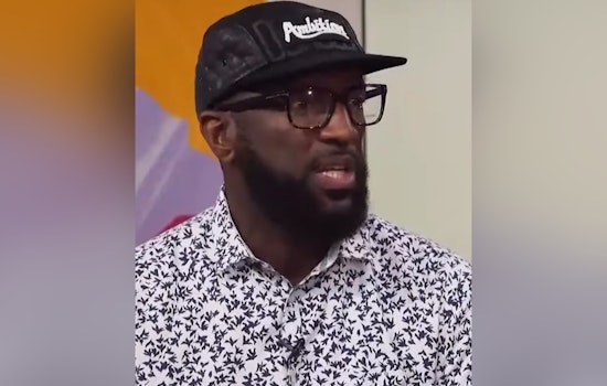 Atlanta Radio Host Rickey Smiley Discovers He's Father to Twin Girls Amid Personal Shifts